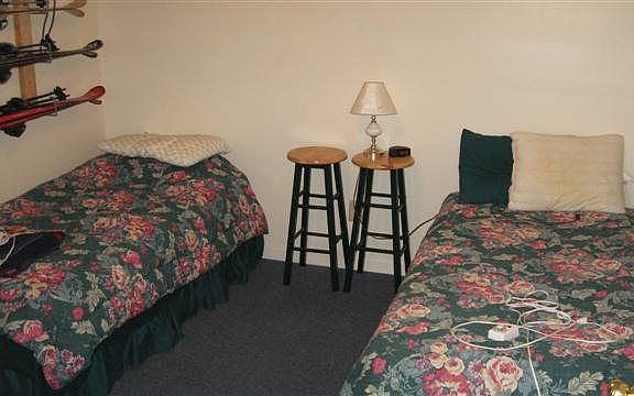 5th image of 121 Columbine Ln