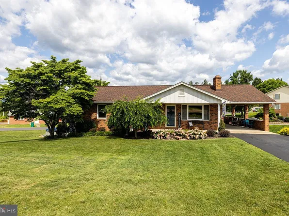 318 1st St, Luray, VA 22835