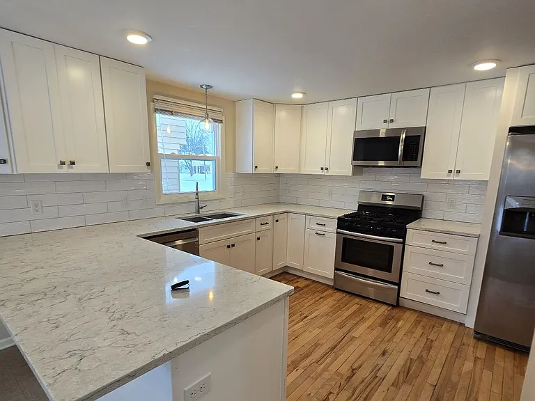 60 E 26th St — Photo 2