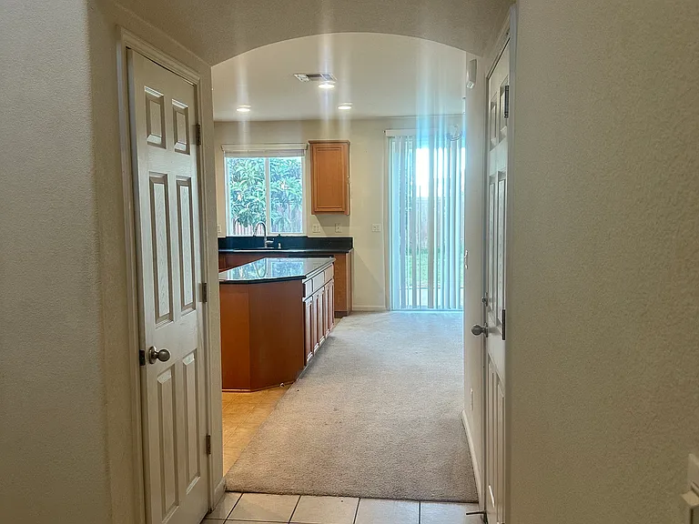 1635 Courtyard Dr — Photo 2
