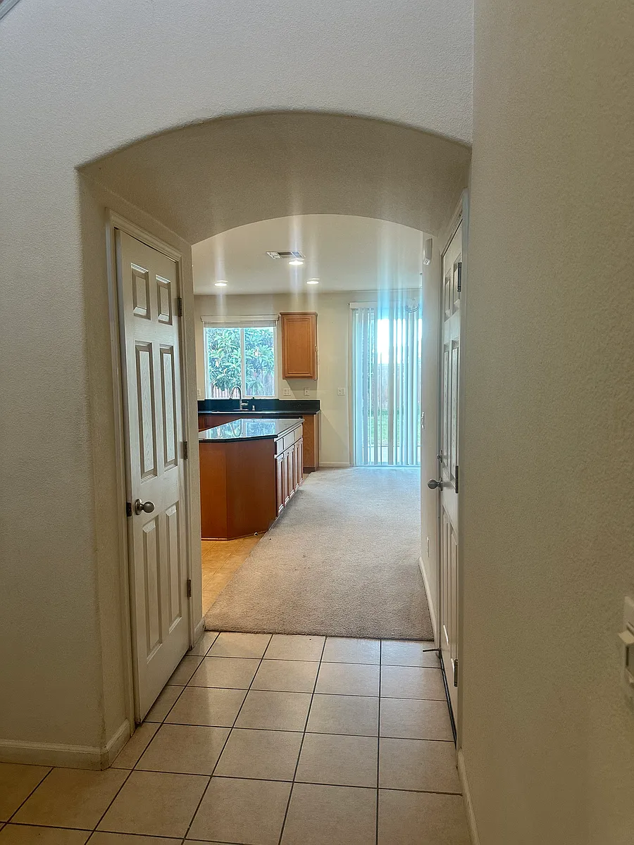 Building Photo - 1635 Courtyard Dr