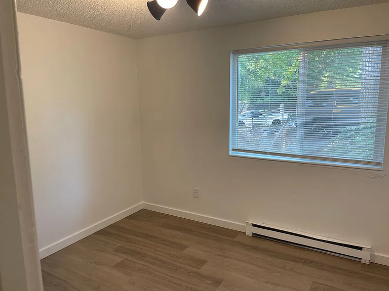 973 E 8th Ave — Photo 10
