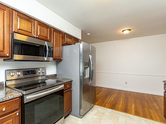 4th image of 3530 Brookview Dr