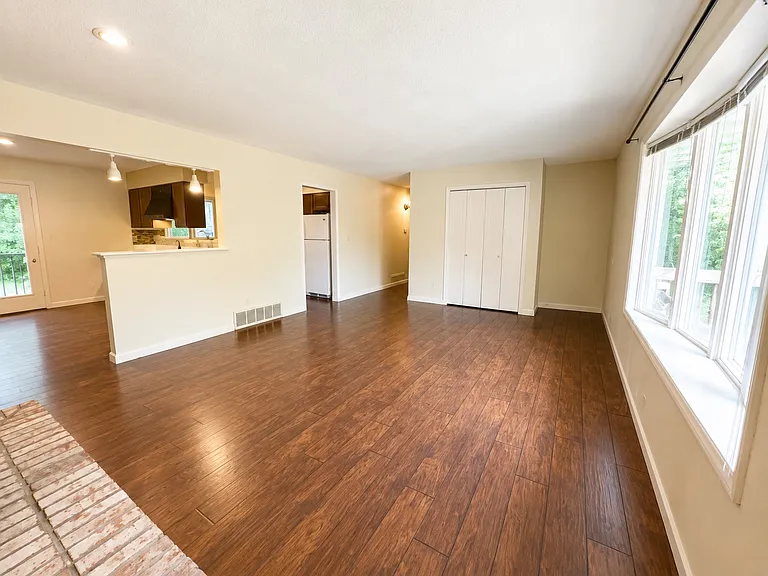 117 S Oxford Rd — Photo 3