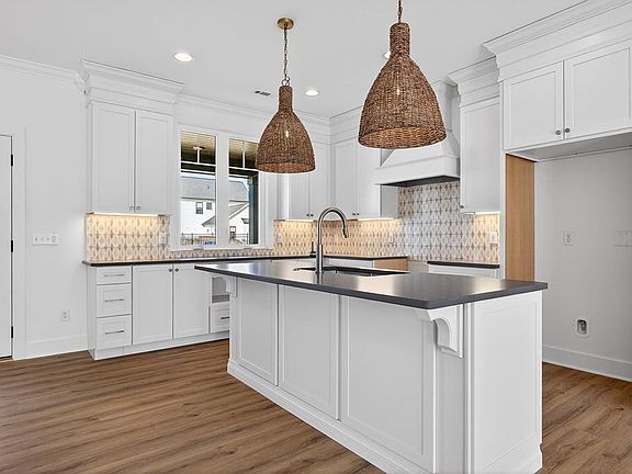4th image of 519 Cottage Way