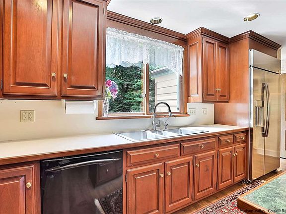 5th image of 128 Grand St