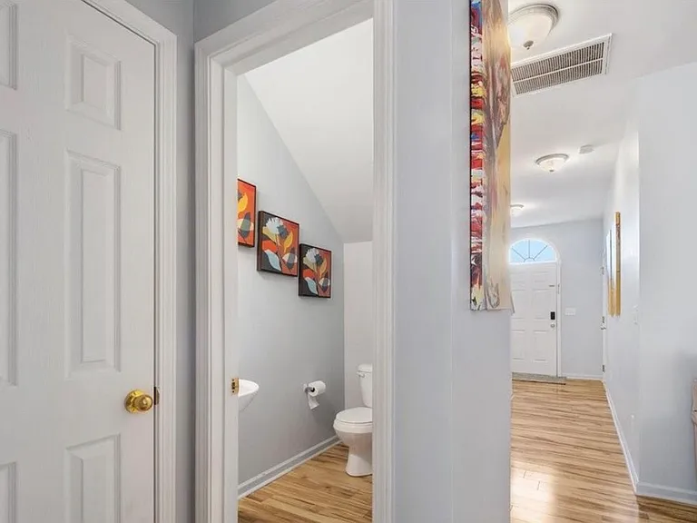 7148 Abbotts Glen Dr — Photo 8