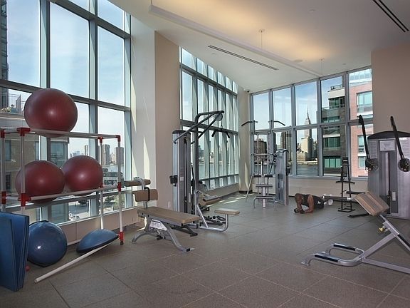 4th image of 47-05 Center Blvd #603