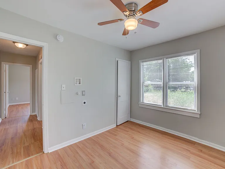 1020 E Apache St — Photo 10