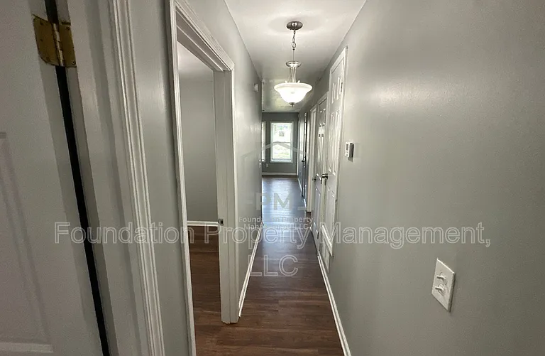 1663 Humber St — Photo 14