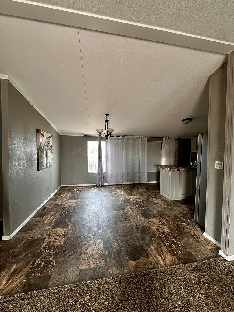 4 bed, 2.0 bath, 1596 sqft, $1,800 — Photo 2