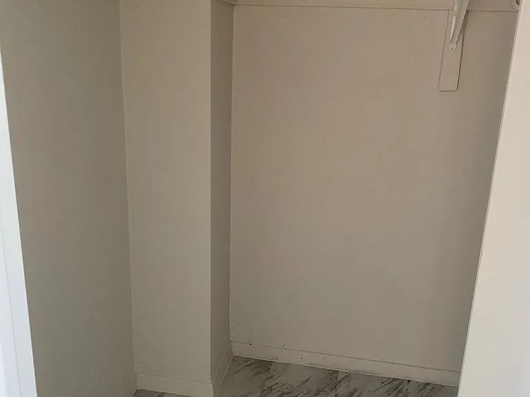 1160 Midland Ave — Photo 15