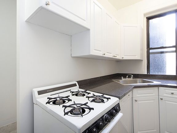 5th image of 308 W 21st St Penthouse 6