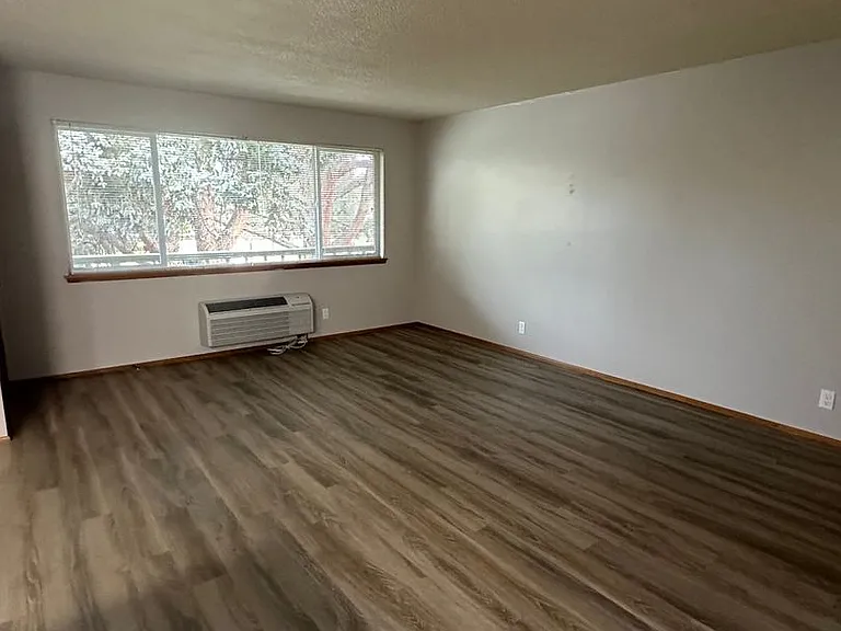 401 S Holly St — Photo 26