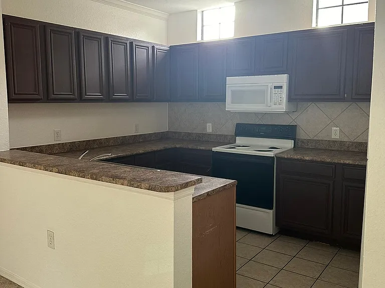 6107 Metrowest Blvd #107 — Photo 3