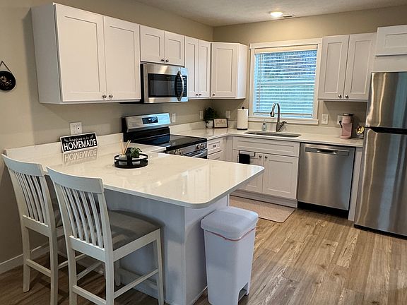 3rd image of 3788 Woodgate Dr