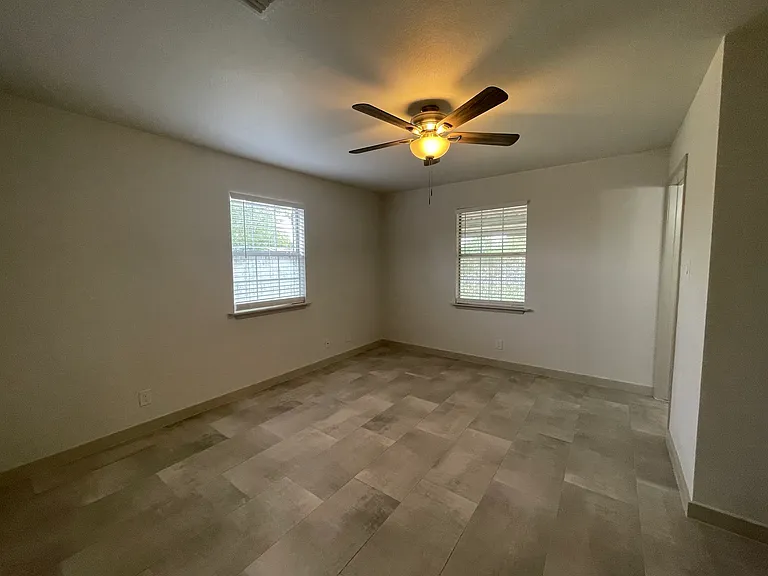 109 Green Meadows Blvd — Photo 15