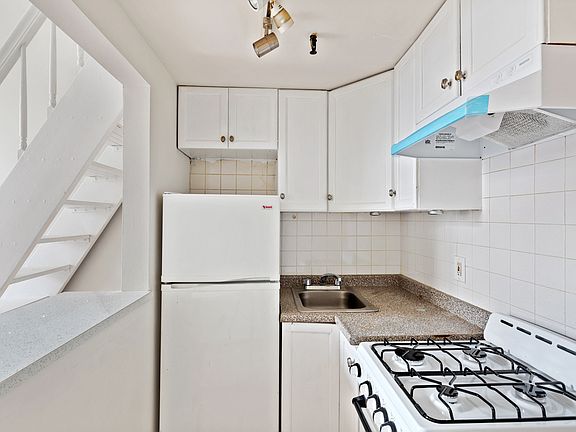 3rd image of 599 Hudson St APT 1A
