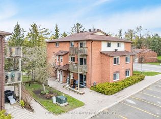 19 Meadow Ln #3, Barrie, ON L4N7K3
