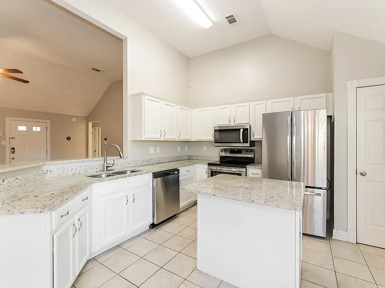 25 Oakridge Cv — Photo 6