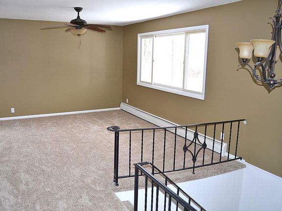 4th image of 395 Sunnyside Dr