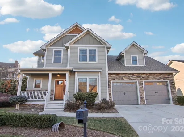 11 Barnrock Dr, Mills River, NC 28759