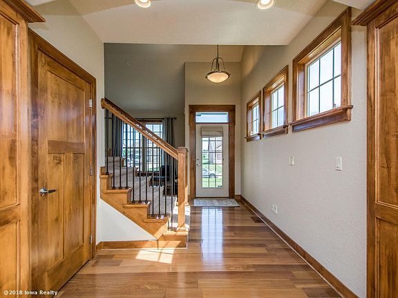 4th image of 8390 Parkside Cir