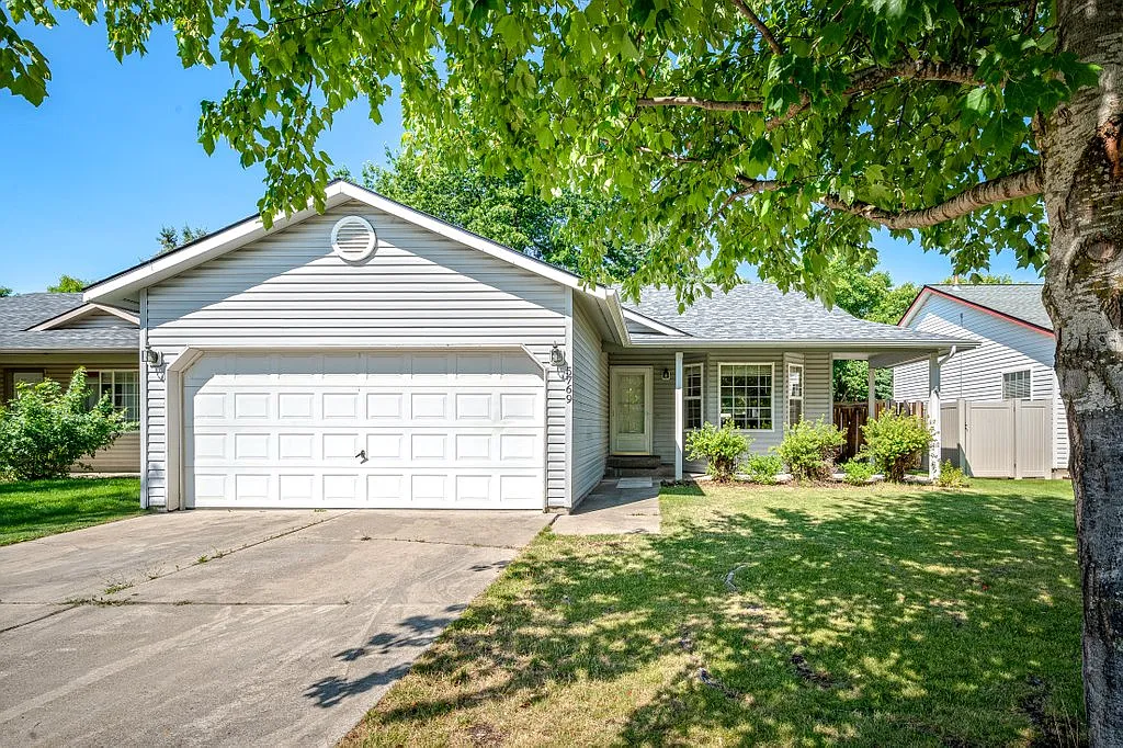 3 bed, 1171 sqft, $2,200 — Photo 3
