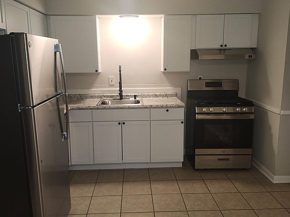 4th image of 25 Laurel Ave APT 2