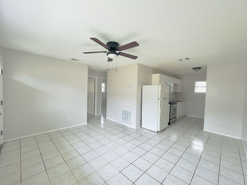 1st image of 520 Gastel Cir #4