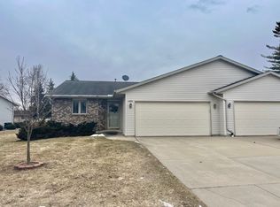 1409 Ridgecrest Trl, Green Bay, WI 54313