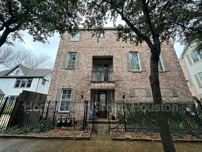 1st image of 1901 Calumet St Unit A