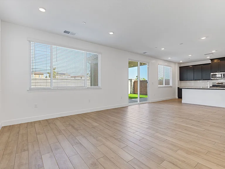 1072 Caraballo Dr — Photo 5