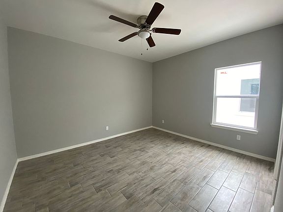 4th image of 1304 W Heritage Dr #1