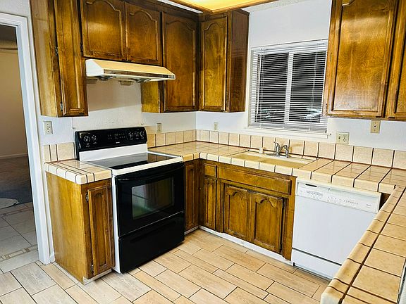 3rd image of 8220 Foxfire Dr