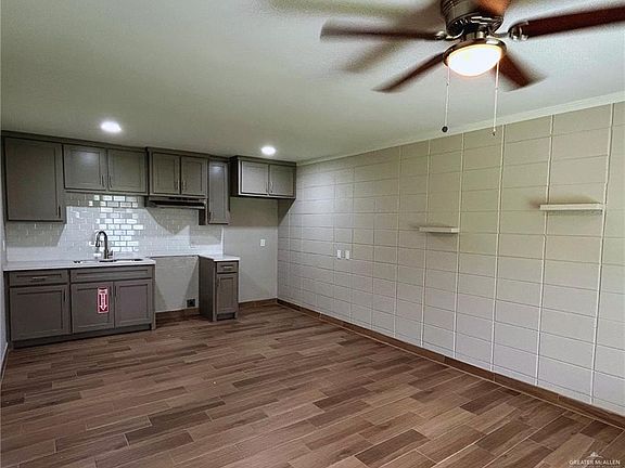 2nd image of 820 Redwood Ave APT 2