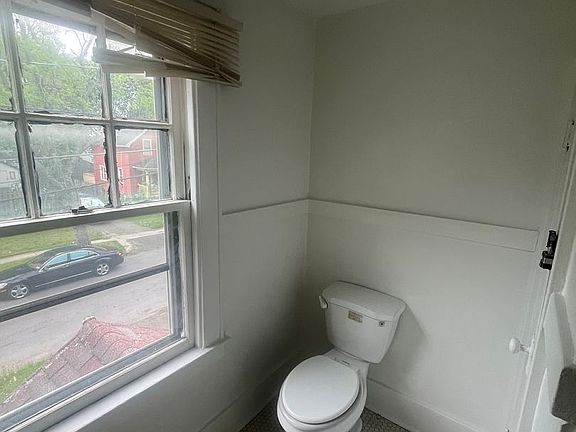5th image of 99 Cummings St