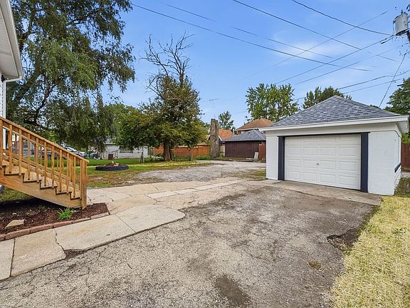 3rd image of 602 Whitley Ave