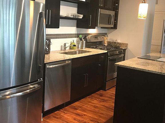 4th image of 1810 W Argyle St #5S