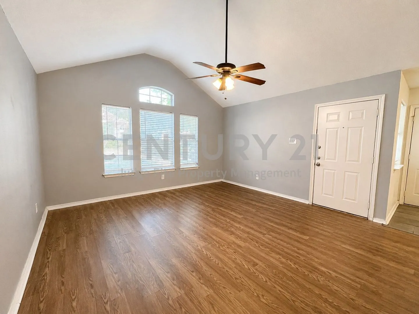 Call NOW to See This Lovely 3/2/2 in Fort Worth! — Photo 3