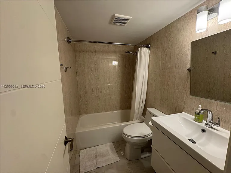 921 NE 26th Ave — Photo 12
