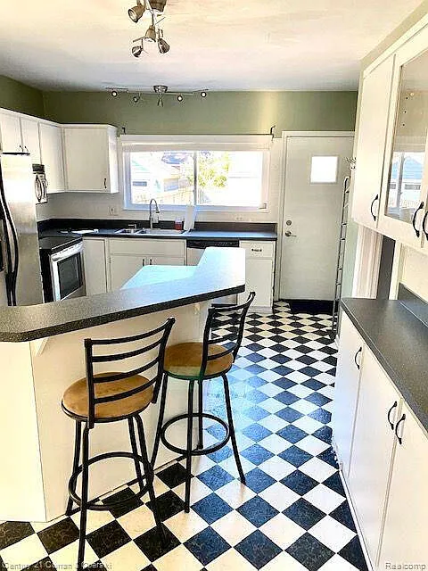 3 bed, 2.0 bath, 1698 sqft, $2,500 — Photo 2
