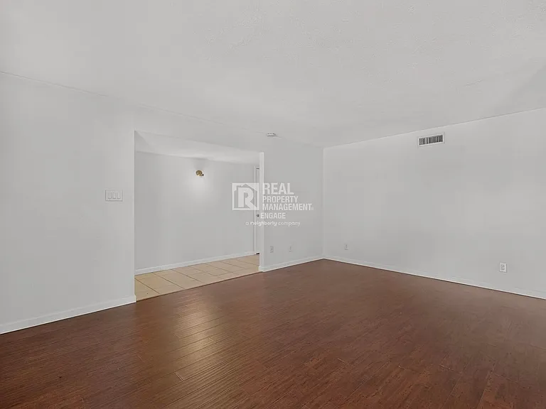 4548 Newcombe Dr — Photo 9