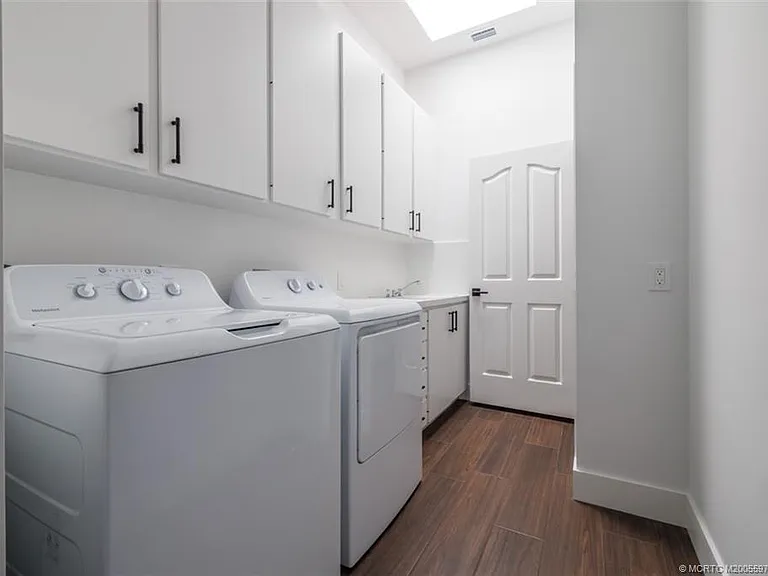 2198 SW Mayflower Dr — Photo 31