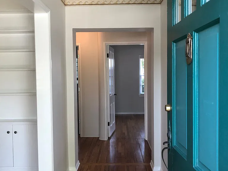 535 S Niagara St — Photo 3