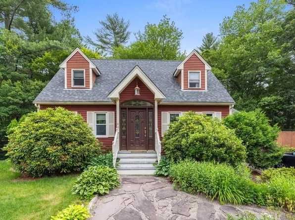 8 Canney Dr, Taunton, MA 02780