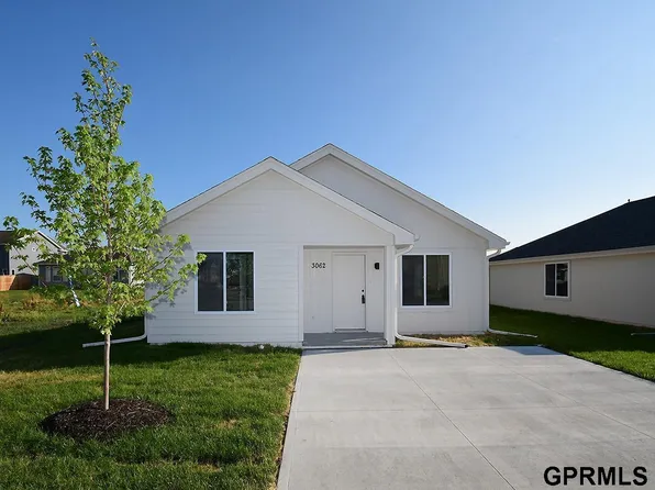 3062 Dawn Dr, Fremont, NE 68025