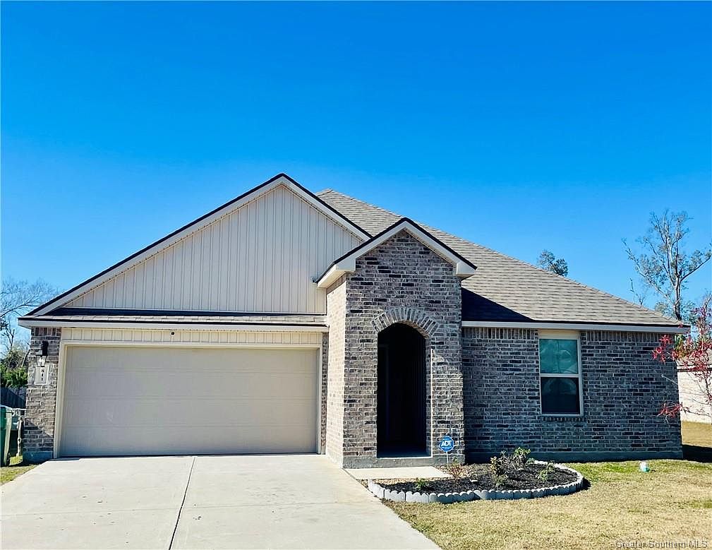 811 Coulee Bend Blvd, Lake Charles, LA 70611 | MLS #SWL24000087 | Zillow