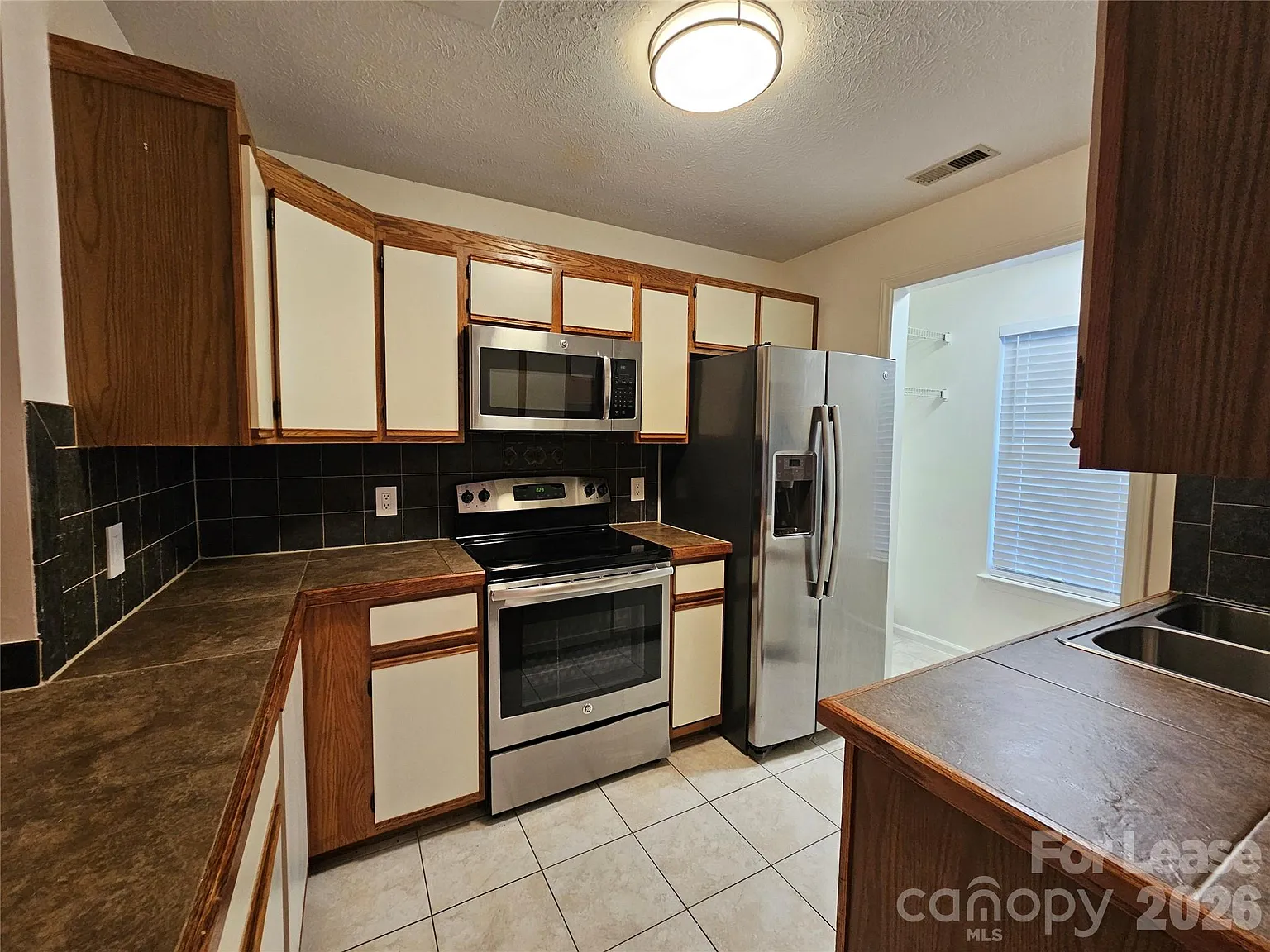 2 bed, 2.5 bath, 1250 sqft, $1,550 — Photo 3