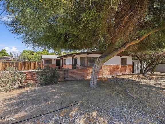 2nd image of 2721 E Fort Lowell Rd